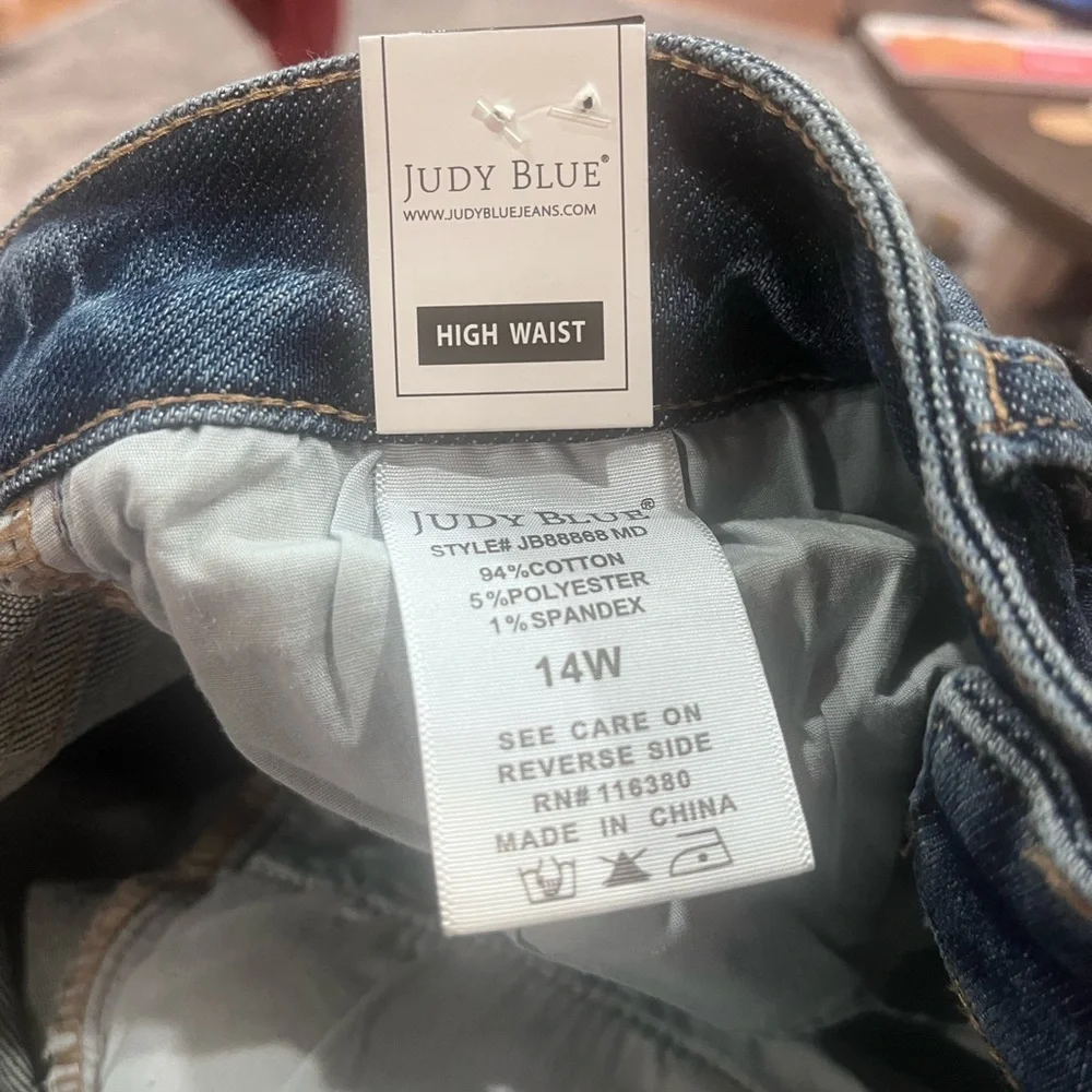 Judy Blue High Rise Blue Jeans with Patterned Pockets - Picture 5 of 9
